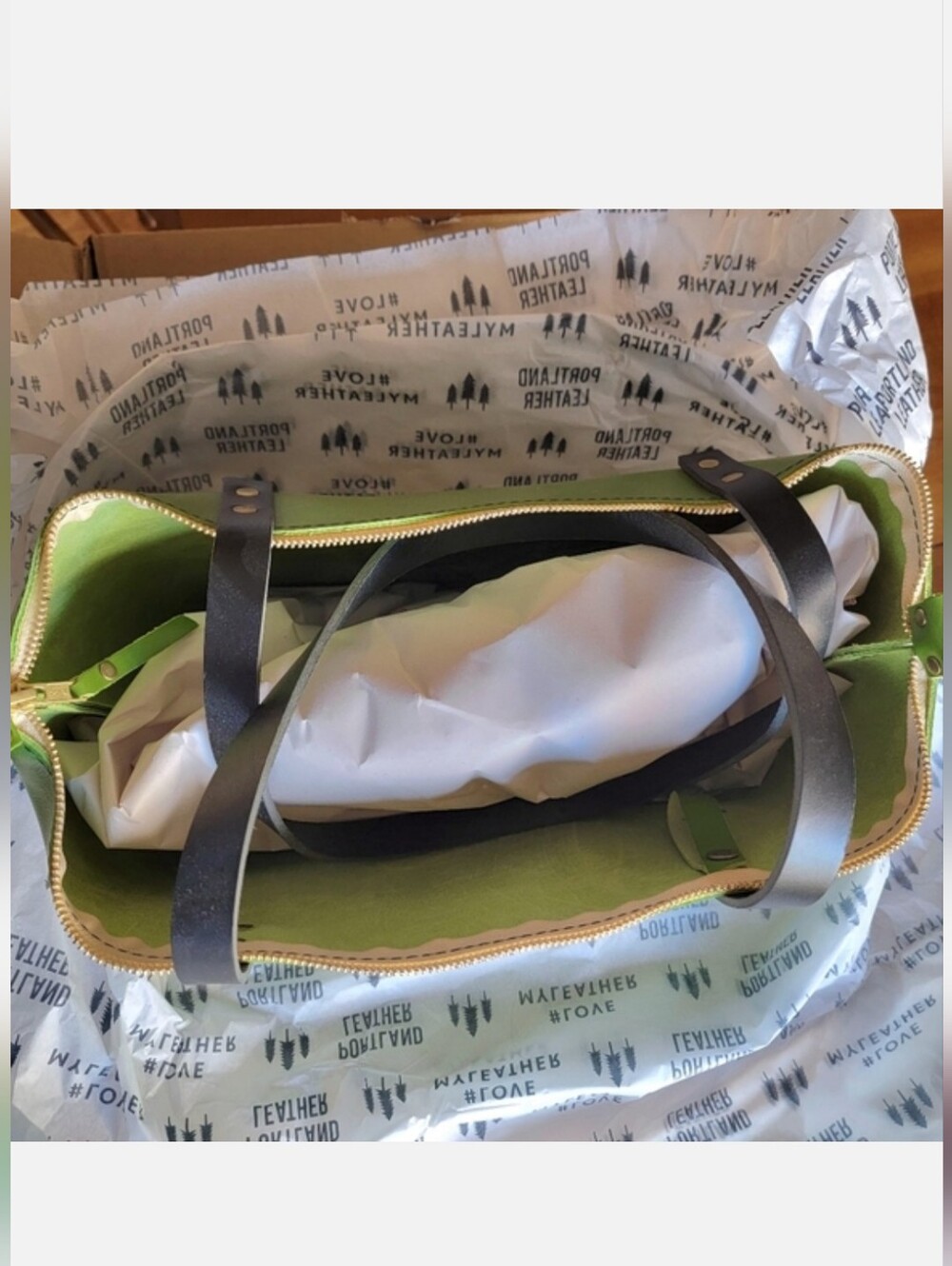 PORTLAND LEATHER GOODS PLG Green Apple Large Zippered Tote NEW - Picture 9 of 12